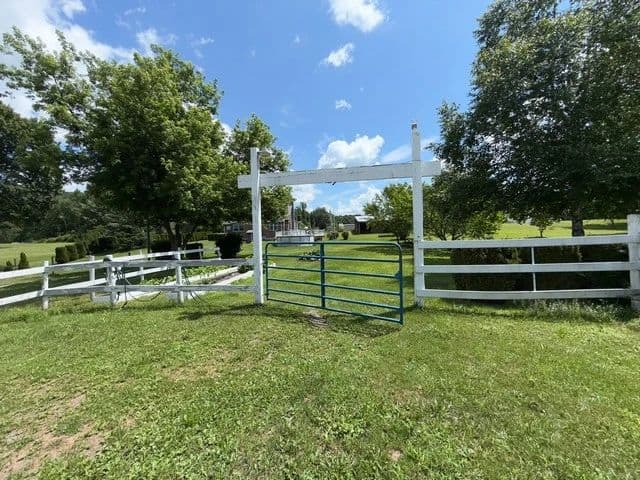 Live Onsite & Online Unreserved Real Estate & Onsite Contents Auction photo 12