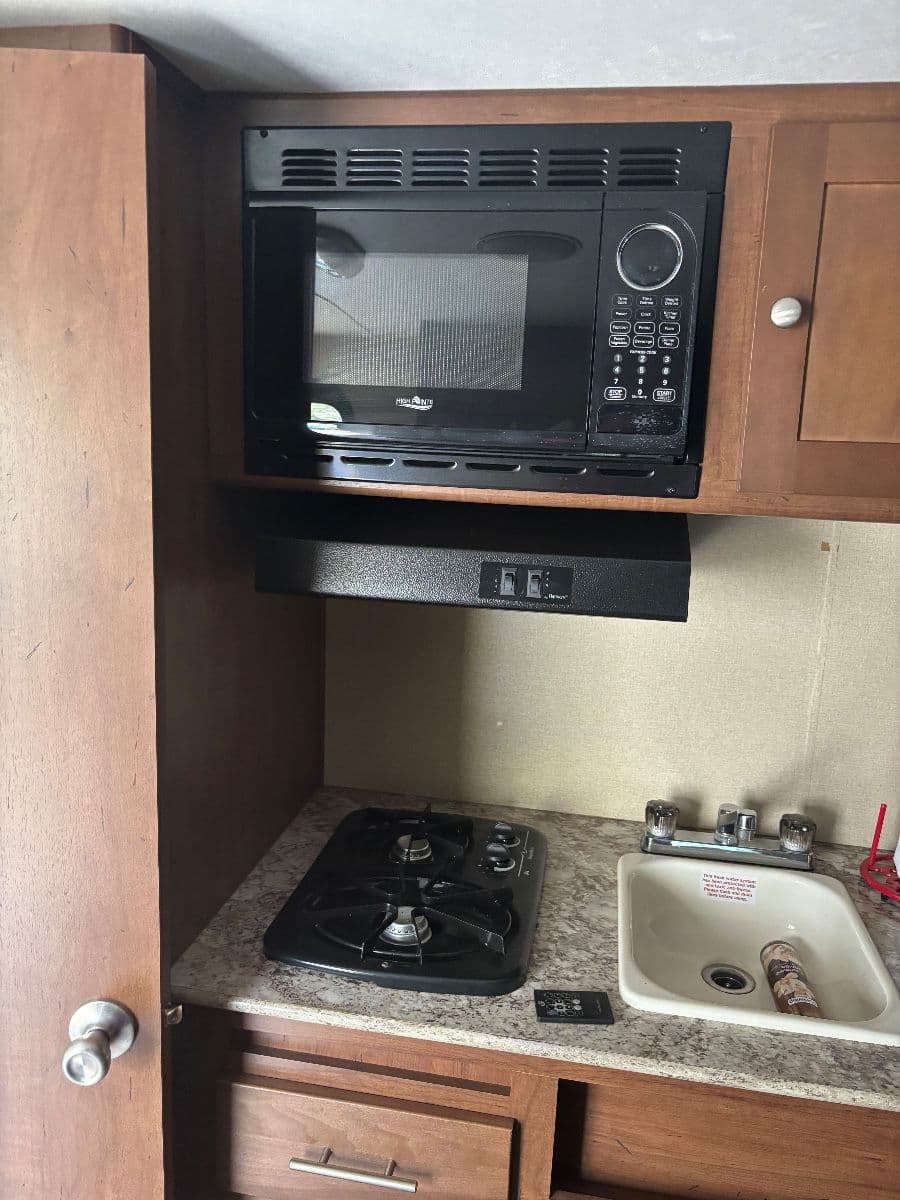 LARGE HOWELL CONDO ESTATE SALE ( LOTS OF TOOLS! ) AIR HAWK WHEELCHAIR ! CAMPER! photo 10
