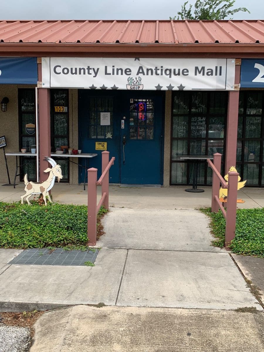 County Line Antique Mall going out of business sale. photo 1