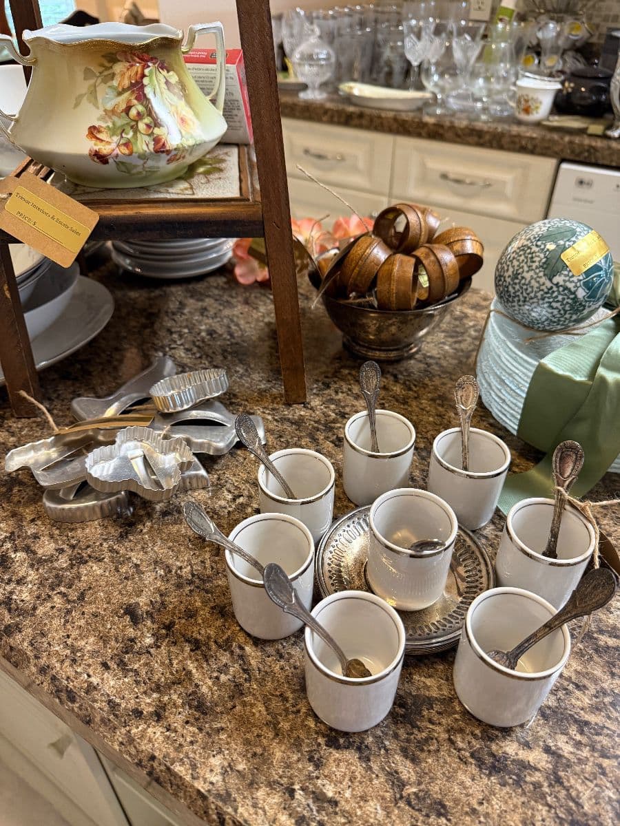 Village of De La Vista East ~ so many unique treasures!!! 3 Day Sale photo 10