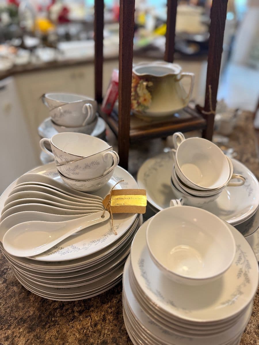 Village of De La Vista East ~ so many unique treasures!!! 3 Day Sale photo 9