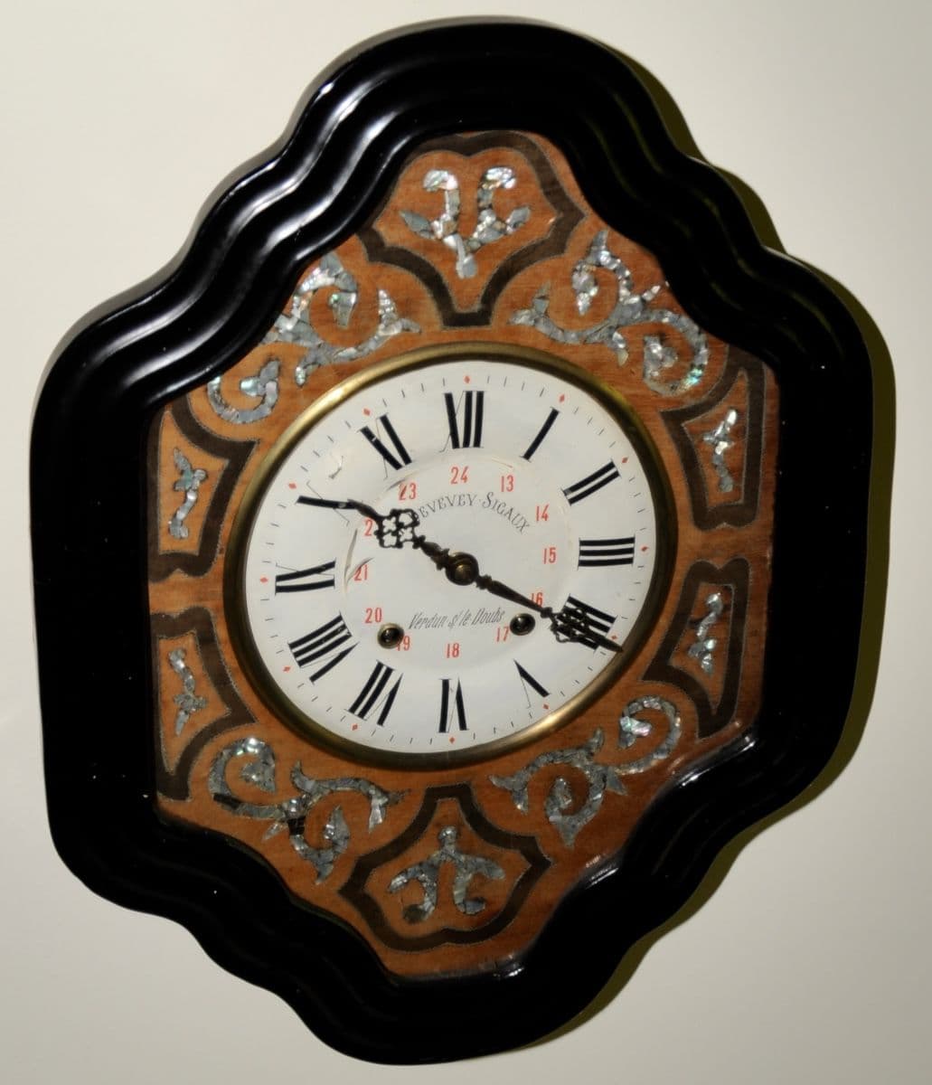 ANTIQUES, CLOCKS AND DESIGNER CLOTHING IN LANCASTER (NUFFALO AREA) photo 10