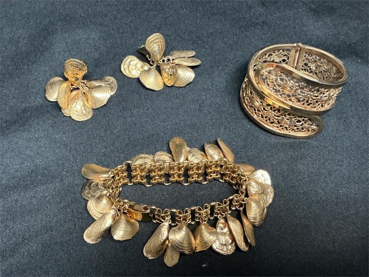 Vintage Collectibles, Primitives & Designer Purses photo 7