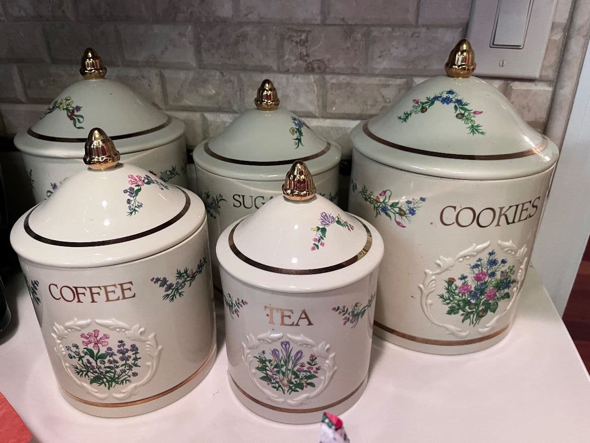 Doona Davis Estate Sales LLC: Designer Purses -Lenox-Furniture-Antiques-Blue Willow- More photo 1