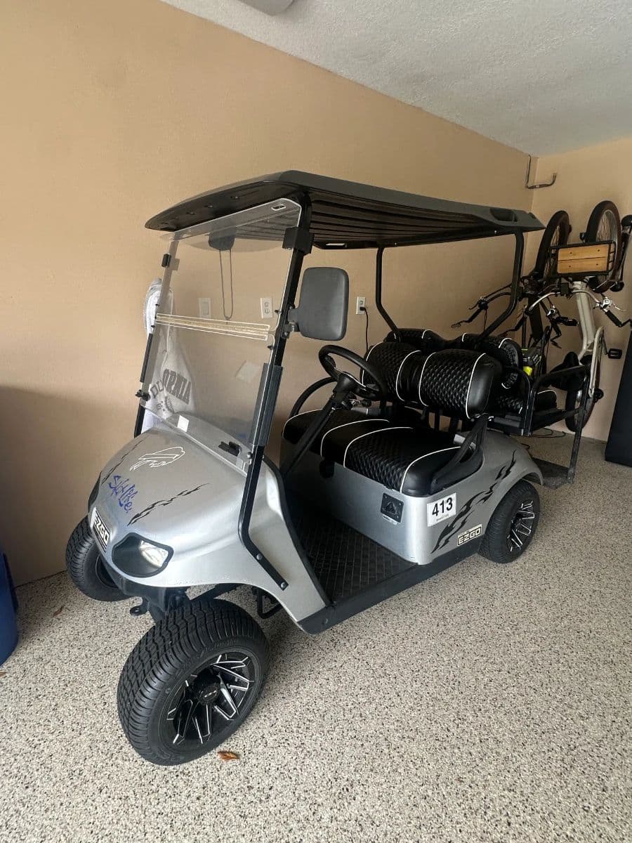 Poshlando in Valrico– Vacation Home Estate Sale with Golf Cart, E-Bikes & Coastal Furnishings photo 1