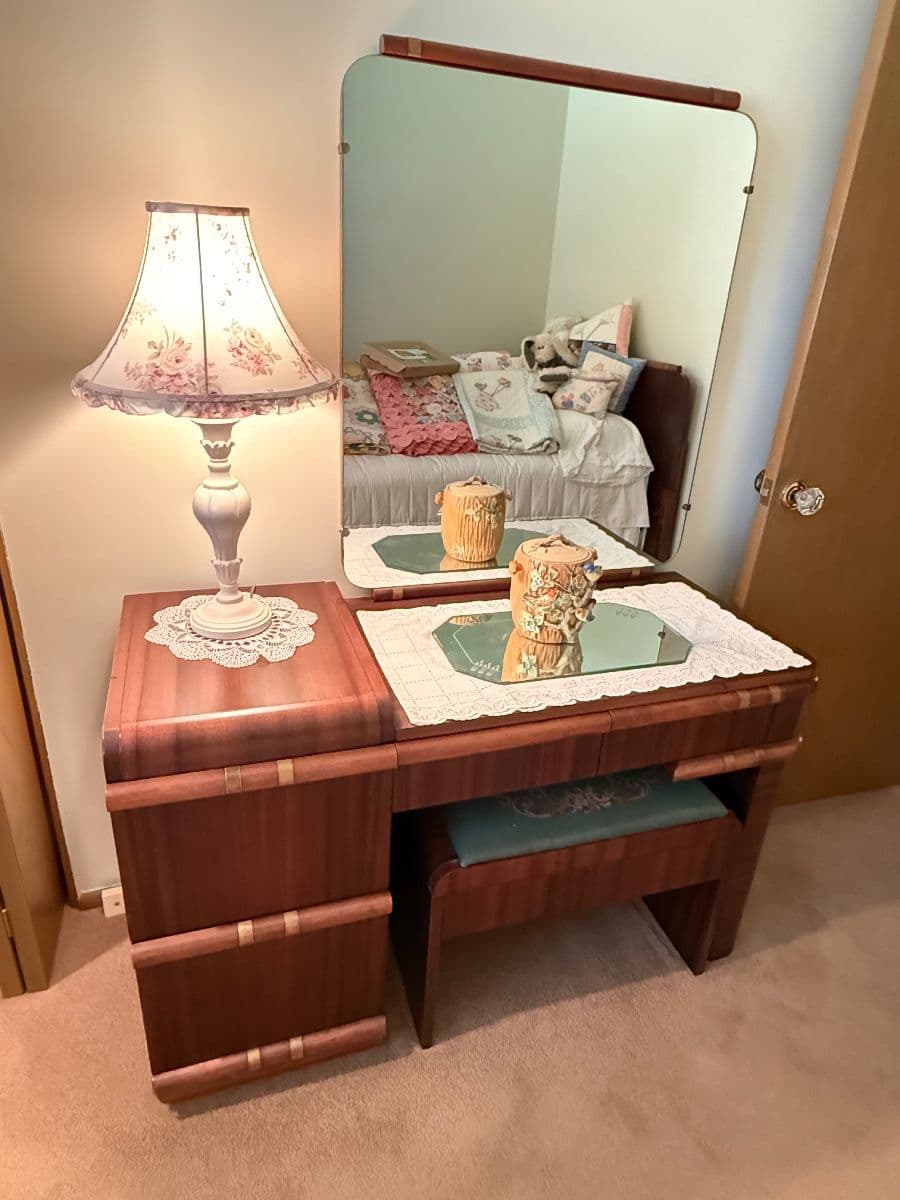 Spectacular Roseville Estate Sale photo 7