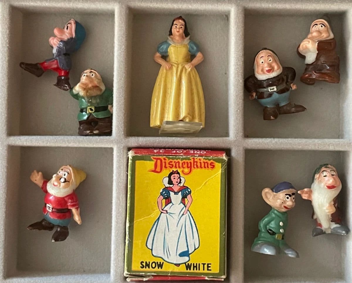 Fabulous Antique & Vintage Auction Incl. Disney Collection photo 9