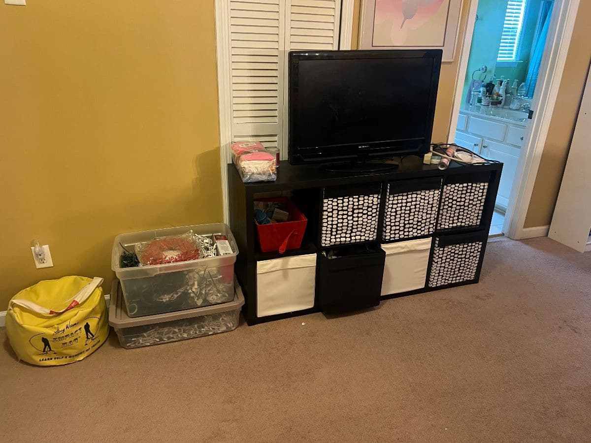 In Excellent condition - Bed, Dining, Living Room, Patio Furniture , Office, Kitchen items photo 3