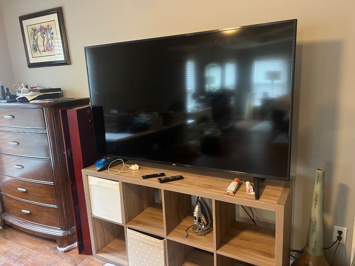 In Excellent condition - Bed, Dining, Living Room, Patio Furniture , Office, Kitchen items photo 4