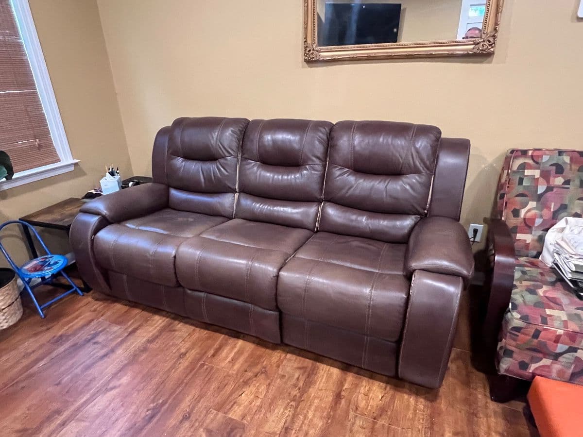 In Excellent condition - Bed, Dining, Living Room, Patio Furniture , Office, Kitchen items photo 5