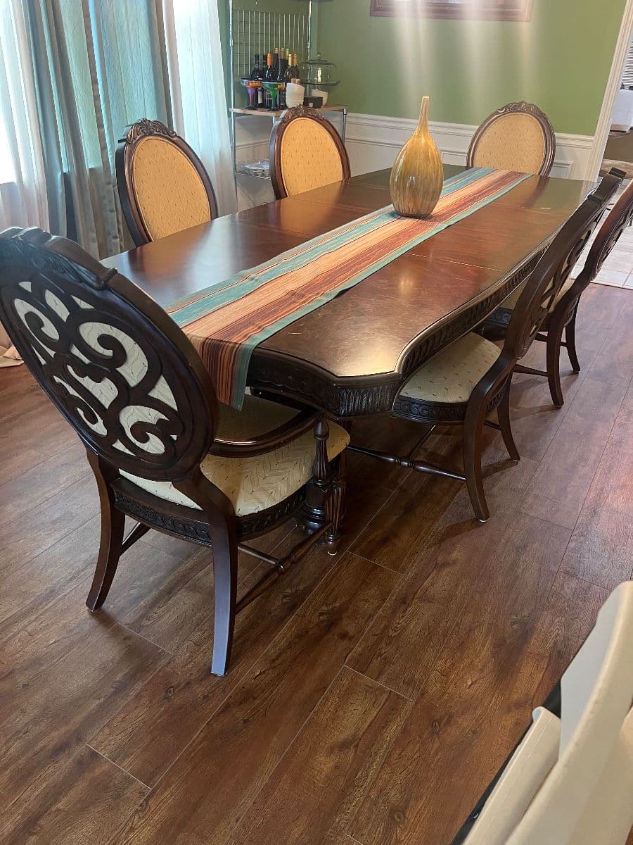 In Excellent condition - Bed, Dining, Living Room, Patio Furniture , Office, Kitchen items photo 2