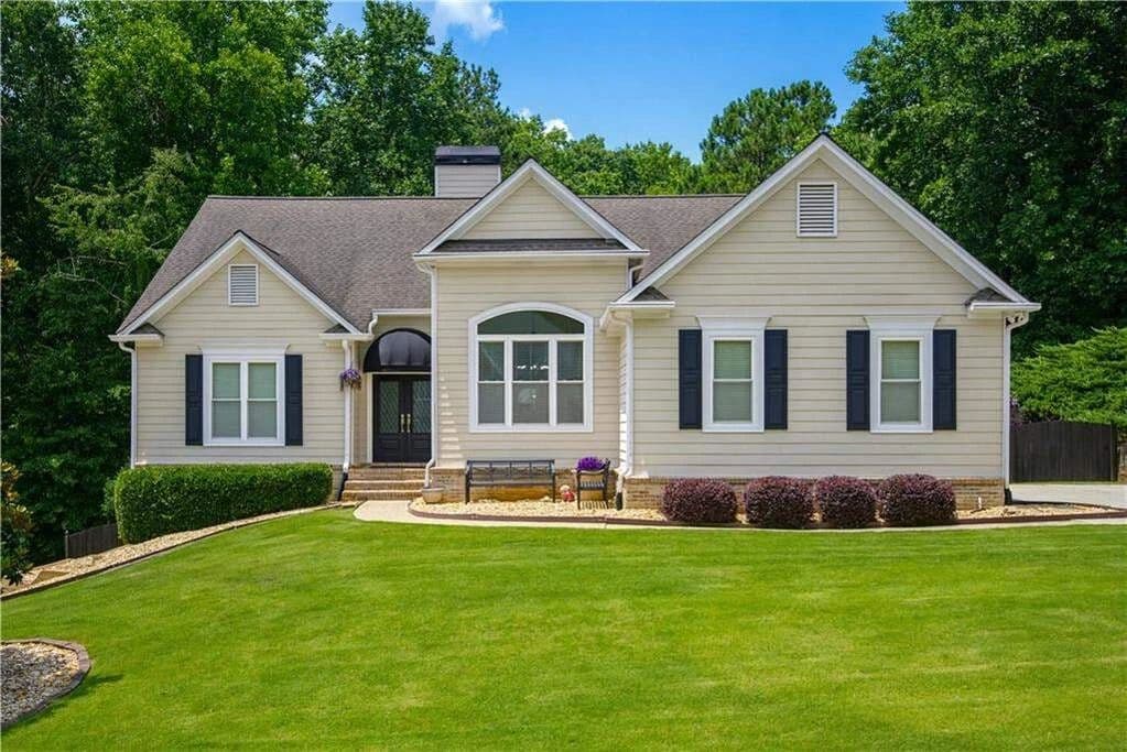 Find Your PERFECT PIECE at This Beautiful Home in Suwanee! photo 1