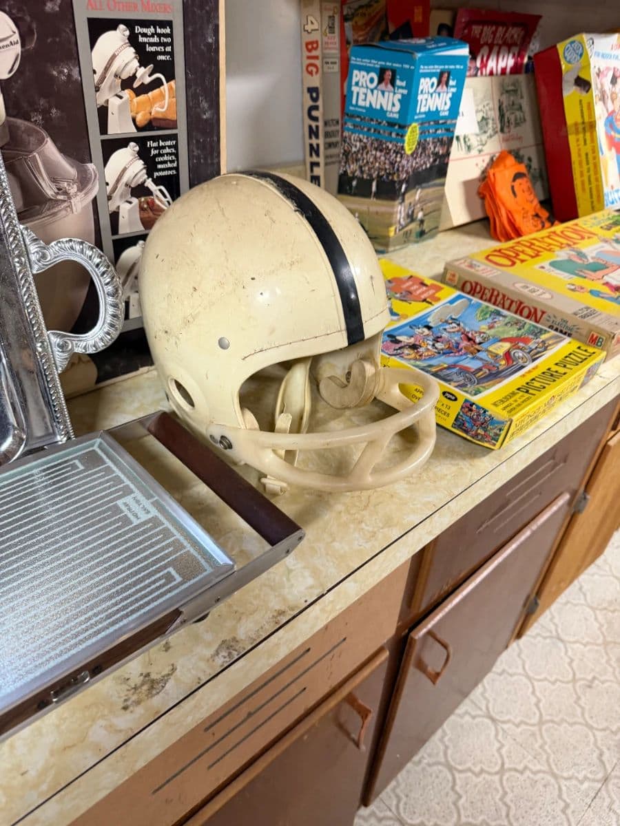 A MOMENT IN TIME - Addison - TOYS! Records Jewelry Clothing crystal Come ready to DIG for treasure! photo 4