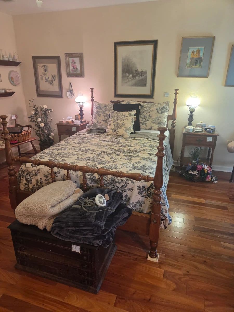 Radiant Round Oak (50% off Sun)! photo 3