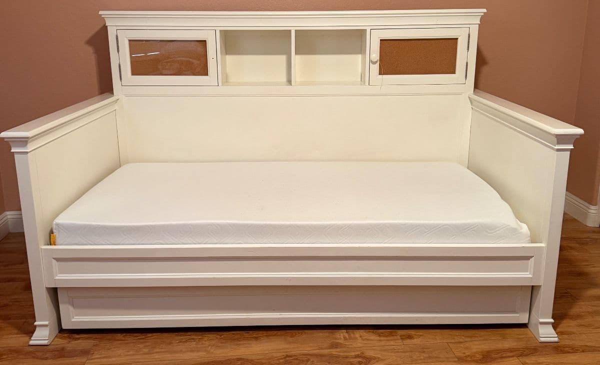 CLUTTER SWEEPERS  Remodel Liquidation and Estate Sale! photo 3