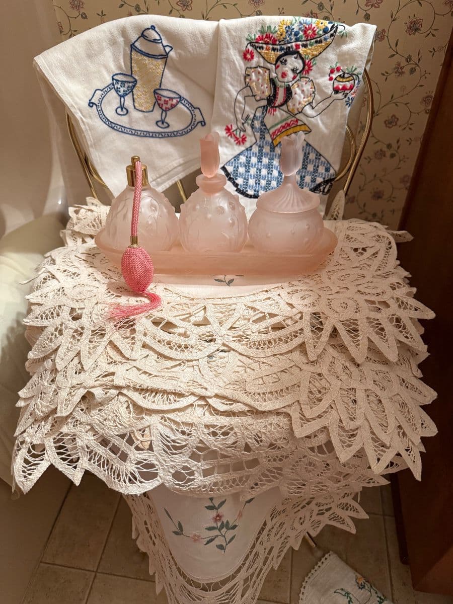 New Bern Country Comforts & Collector’s Finds photo 10