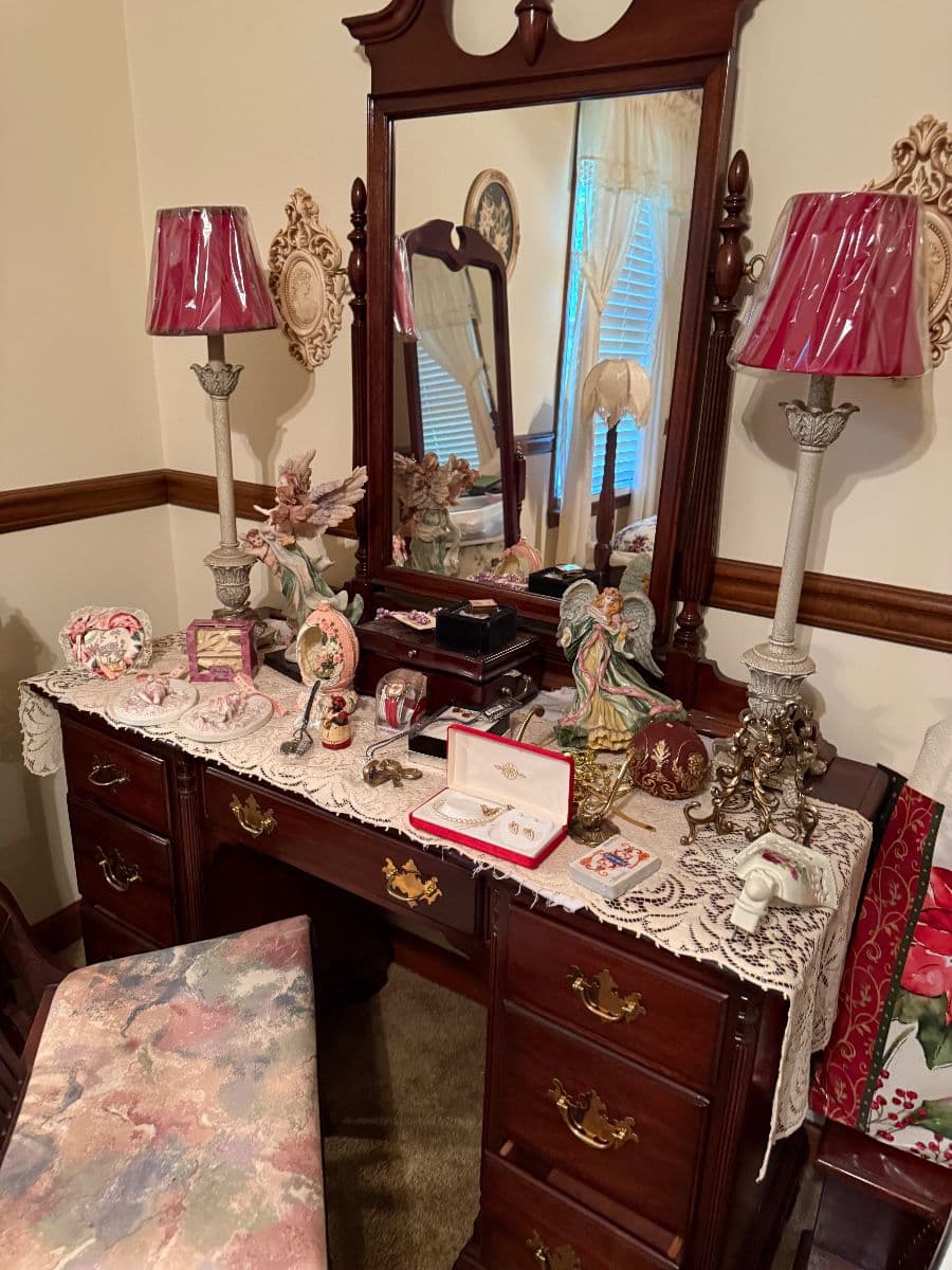 New Bern Country Comforts & Collector’s Finds photo 12