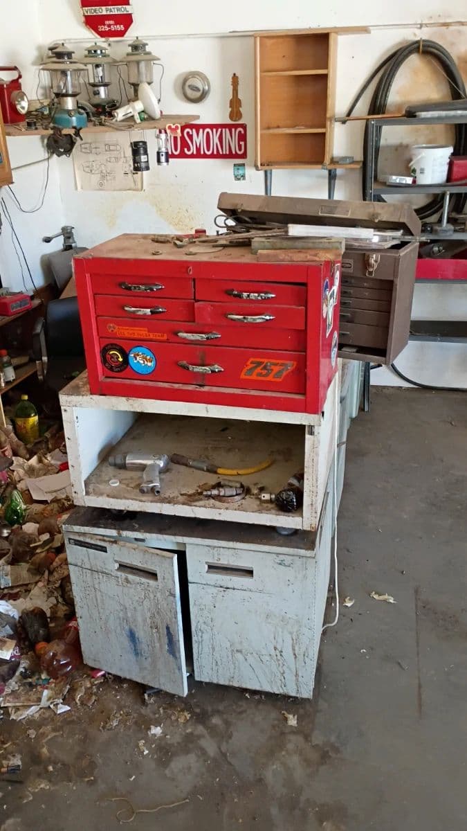 Joshua Tree Estate Sale: Classic Hi-Desert Treasure Trove photo 6