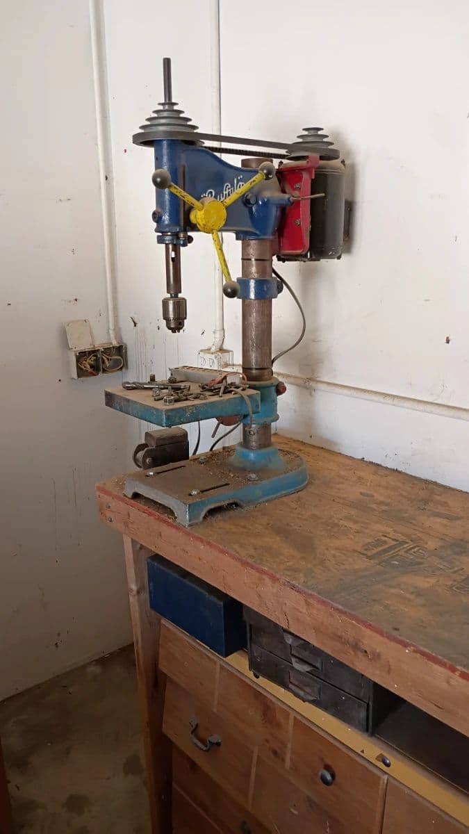 Joshua Tree Estate Sale: Classic Hi-Desert Treasure Trove photo 3