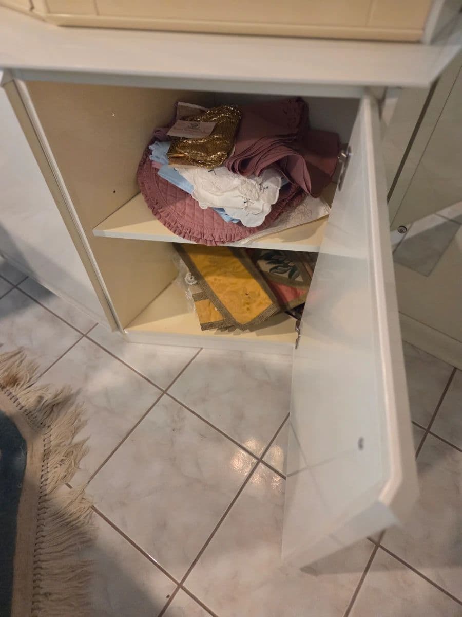 Contents of Lovely Home in Montville photo 9