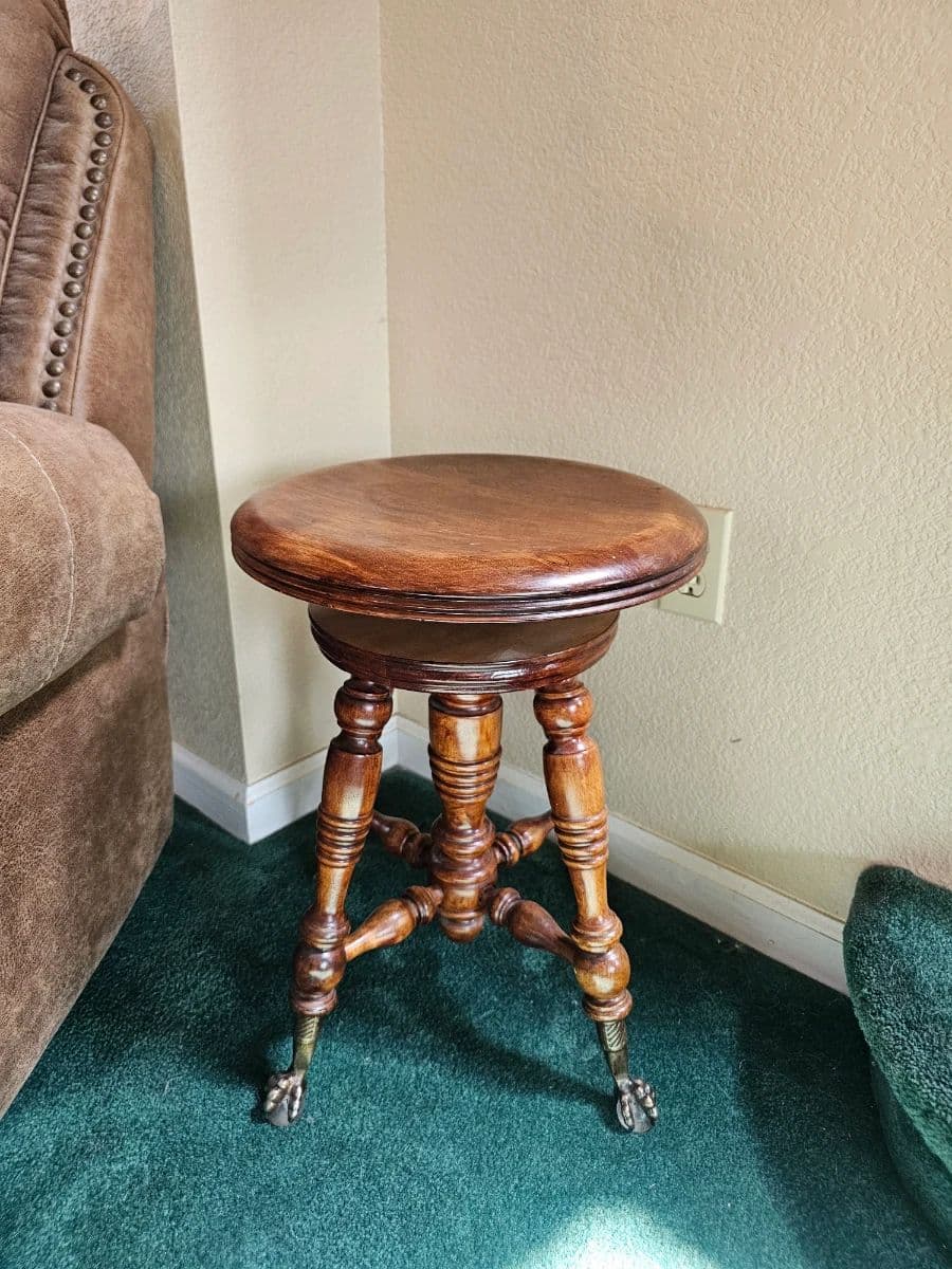 Thornton Estate Sale – Furniture, Electronics, Kitchen, Fashion Jewelry, Décor & More! photo 9
