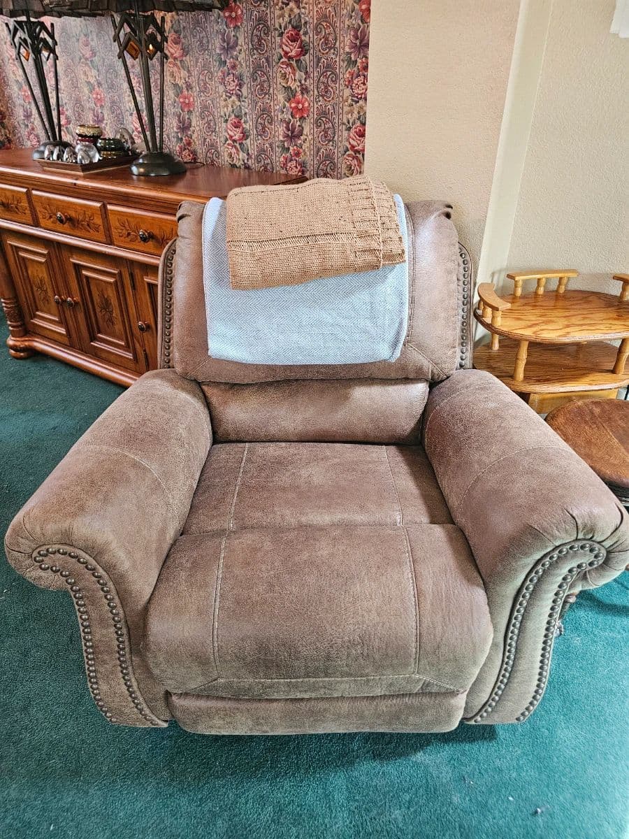 Thornton Estate Sale – Furniture, Electronics, Kitchen, Fashion Jewelry, Décor & More! photo 11