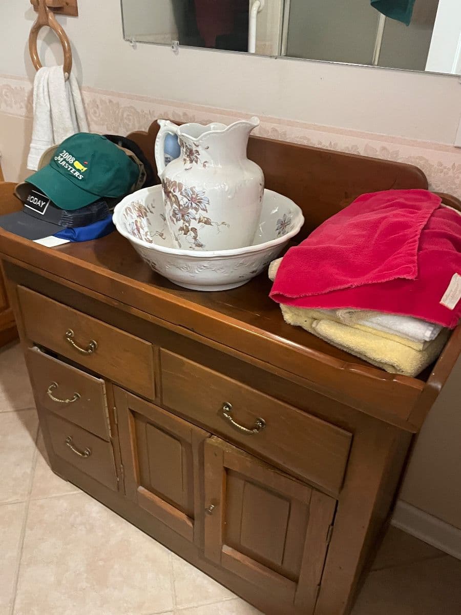 Immaculate Vintage Raymore Estate Sale photo 12