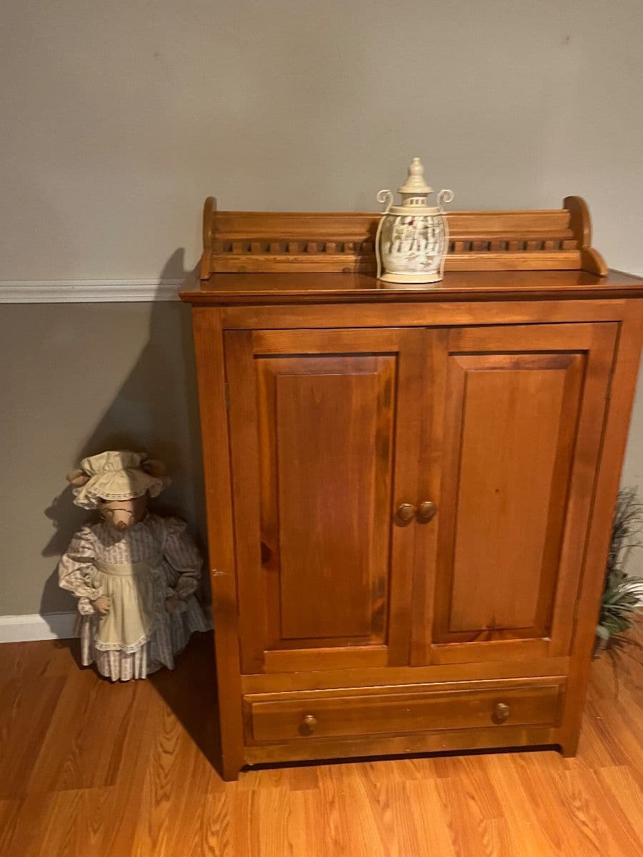 Immaculate Vintage Raymore Estate Sale photo 11