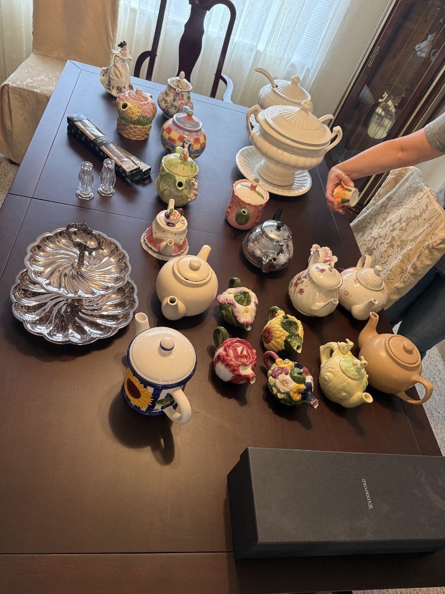 YOU’VE NEVER SEEN THIS MANY TEAPOTS! — A House FULL of Treasures photo 7
