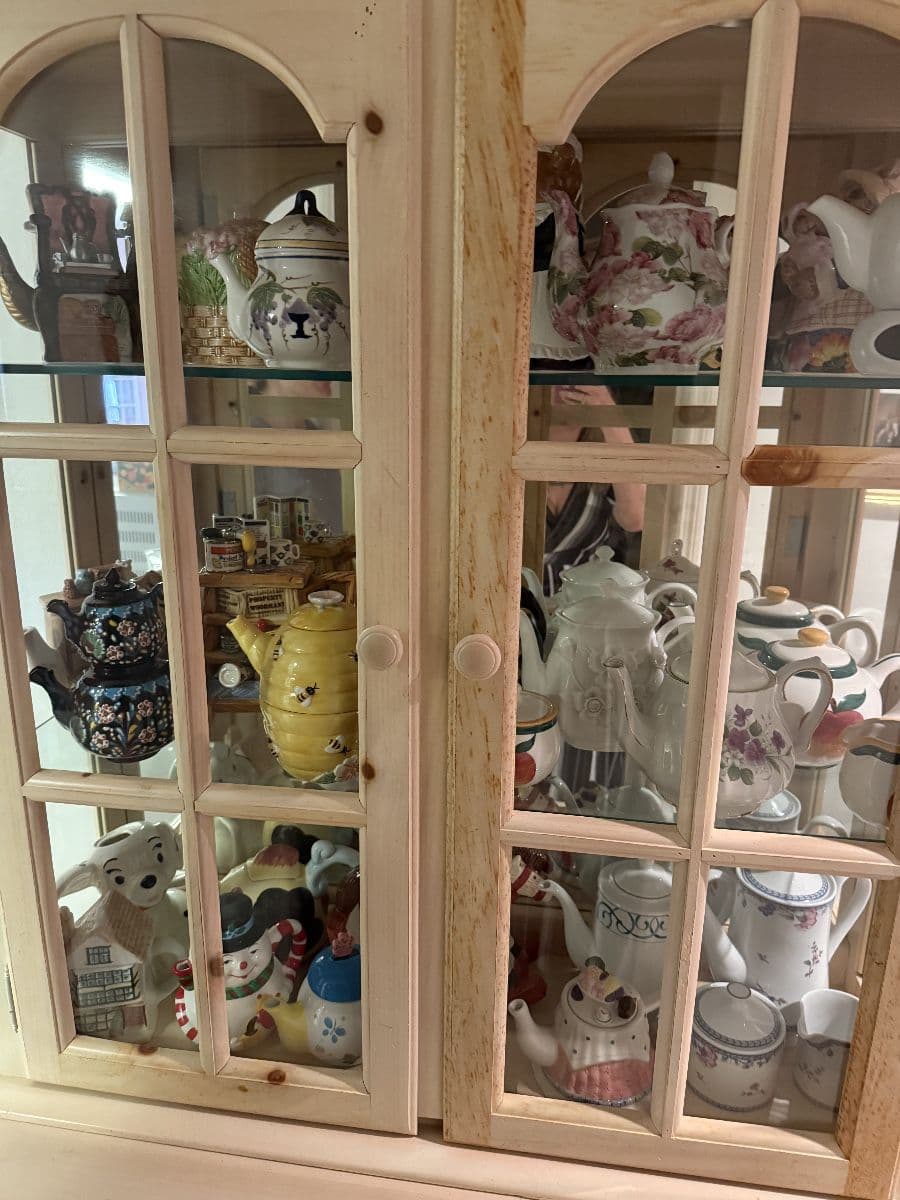 YOU’VE NEVER SEEN THIS MANY TEAPOTS! — A House FULL of Treasures photo 5