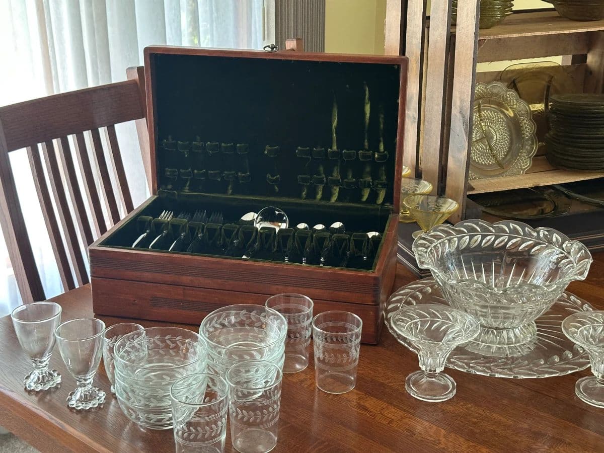 Dana's Estate Sales, Quality Tag Sale. photo 10