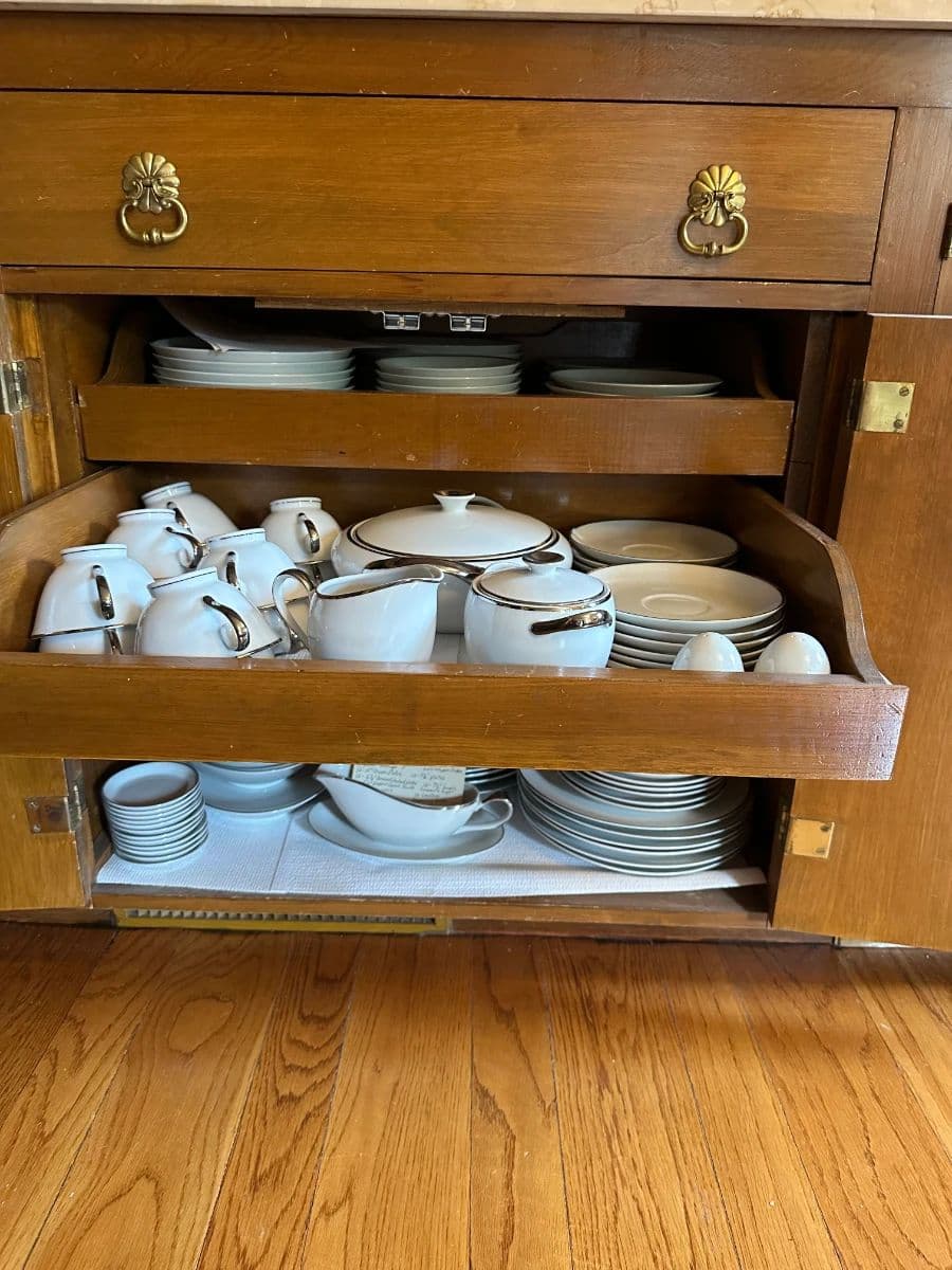 Dana's Estate Sales, Quality Tag Sale. photo 5