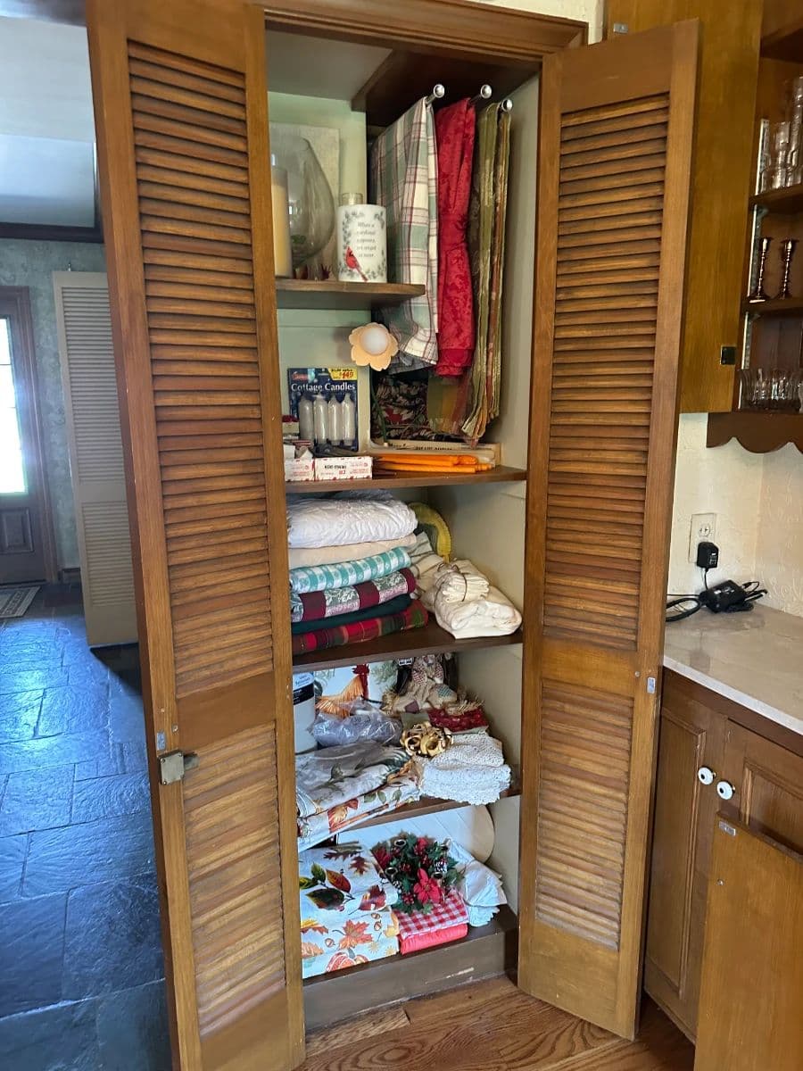 Dana's Estate Sales, Quality Tag Sale. photo 8