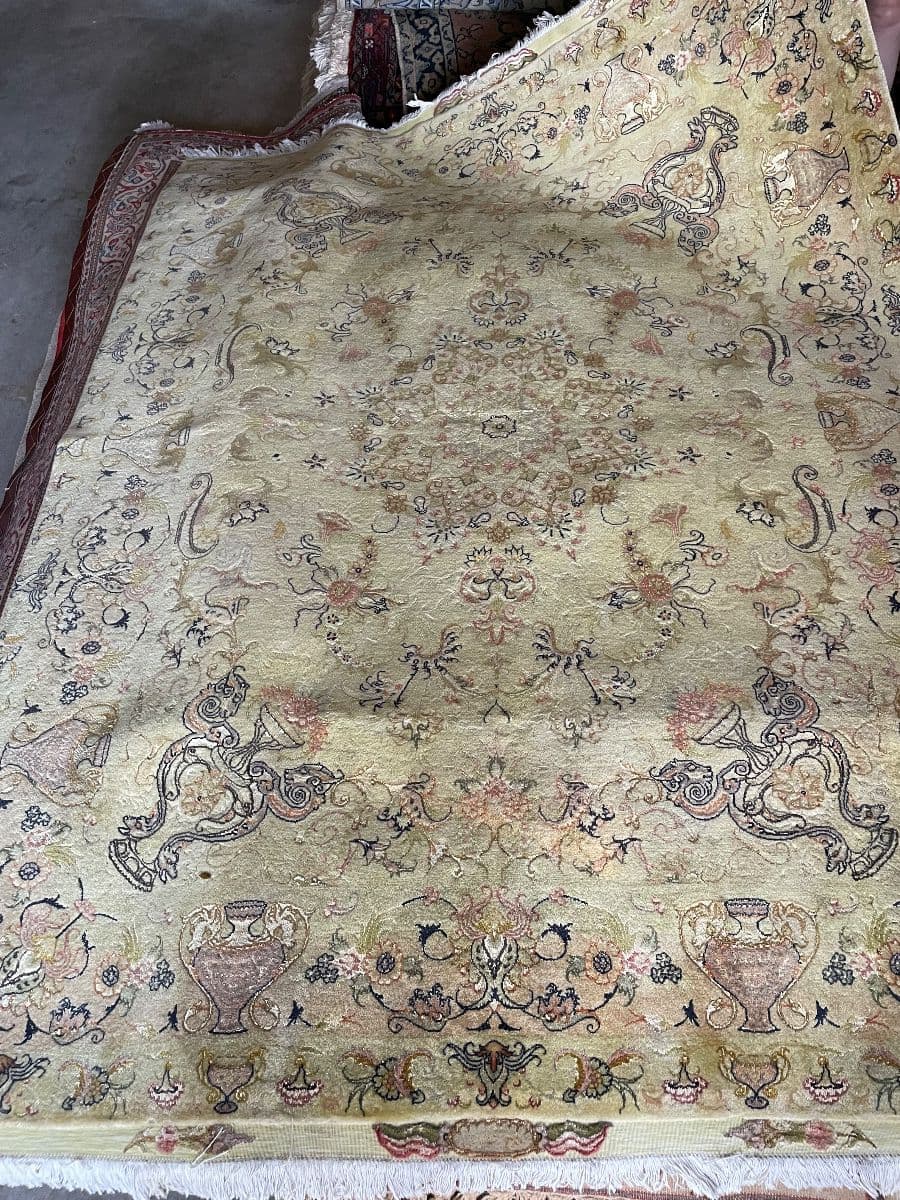 Copy of Moving sale: Thousands of Iranian handmade rugs and complete home furnishings. photo 3