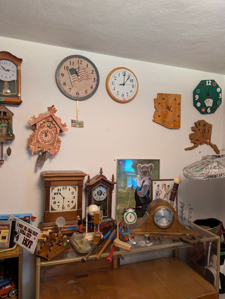 Karnes Estate Sale - ATARI, Vintage Toys, Clocks, Golf, Records, Holiday Decor photo 2