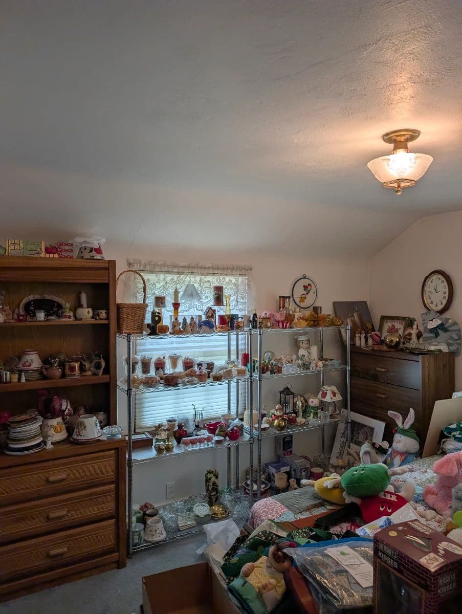 Karnes Estate Sale - ATARI, Vintage Toys, Clocks, Golf, Records, Holiday Decor photo 9