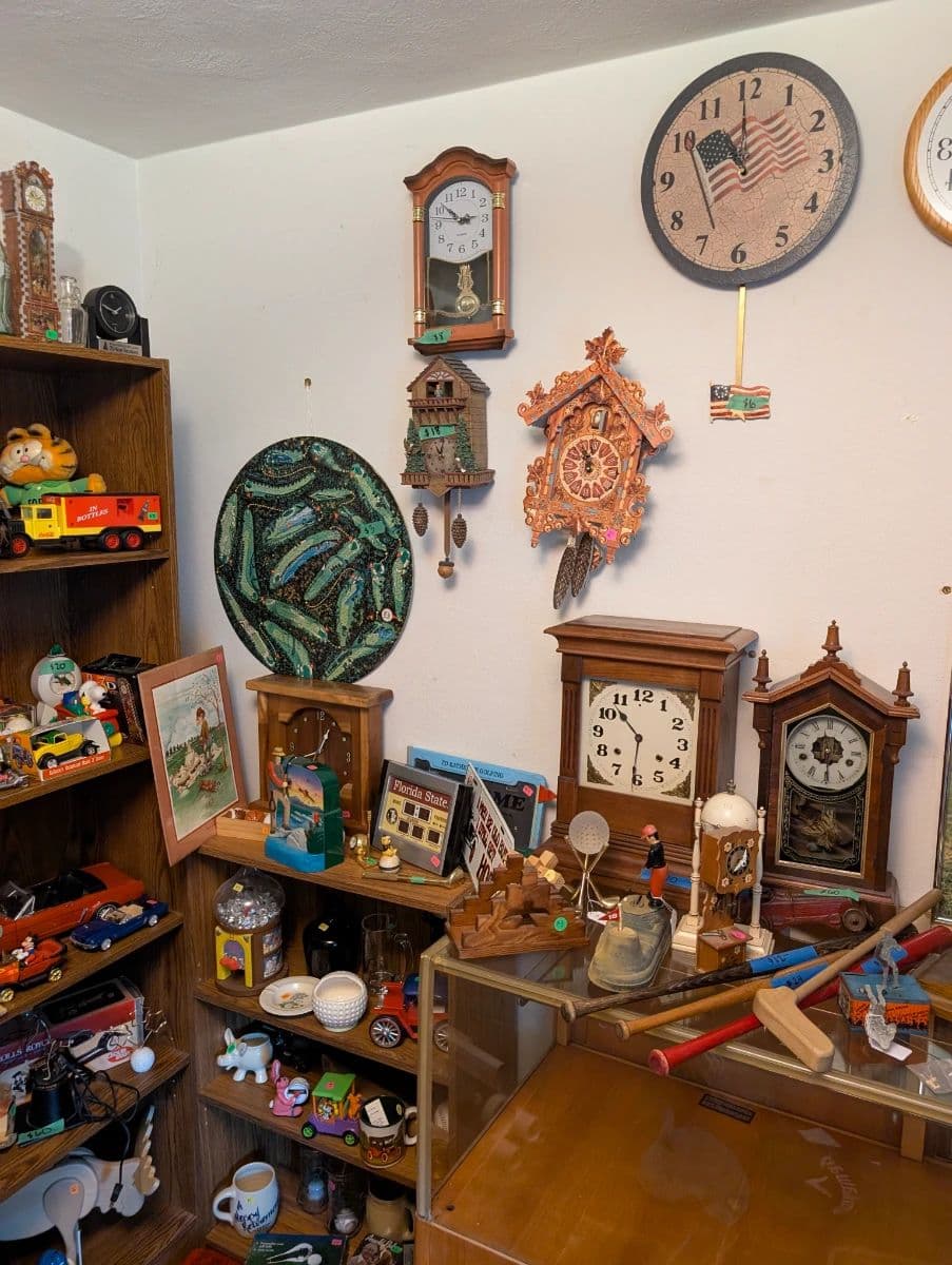Karnes Estate Sale - ATARI, Vintage Toys, Clocks, Golf, Records, Holiday Decor photo 6