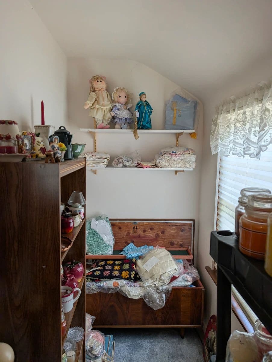 Karnes Estate Sale - ATARI, Vintage Toys, Clocks, Golf, Records, Holiday Decor photo 11