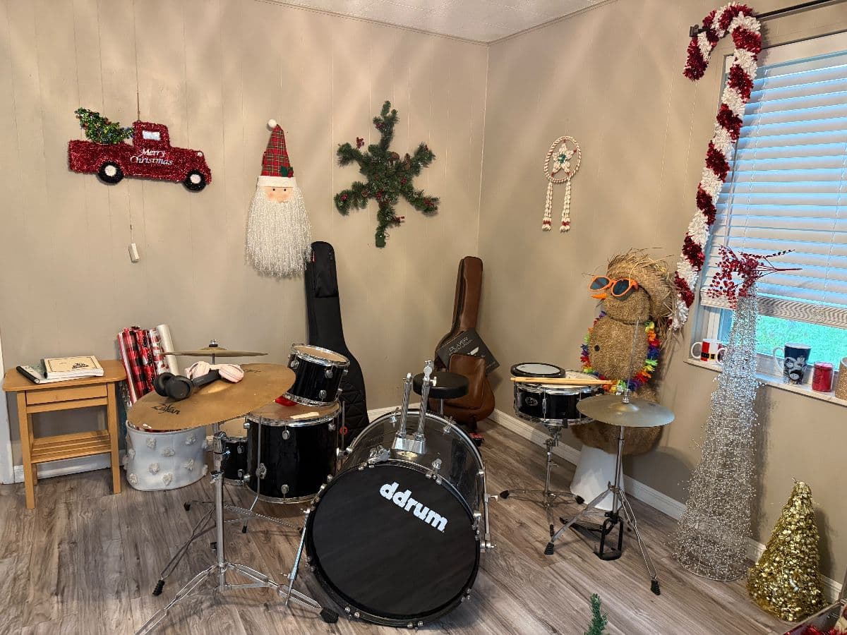 Anthony sale with Musical instruments , Gemstones, Tools, furniture etc photo 10