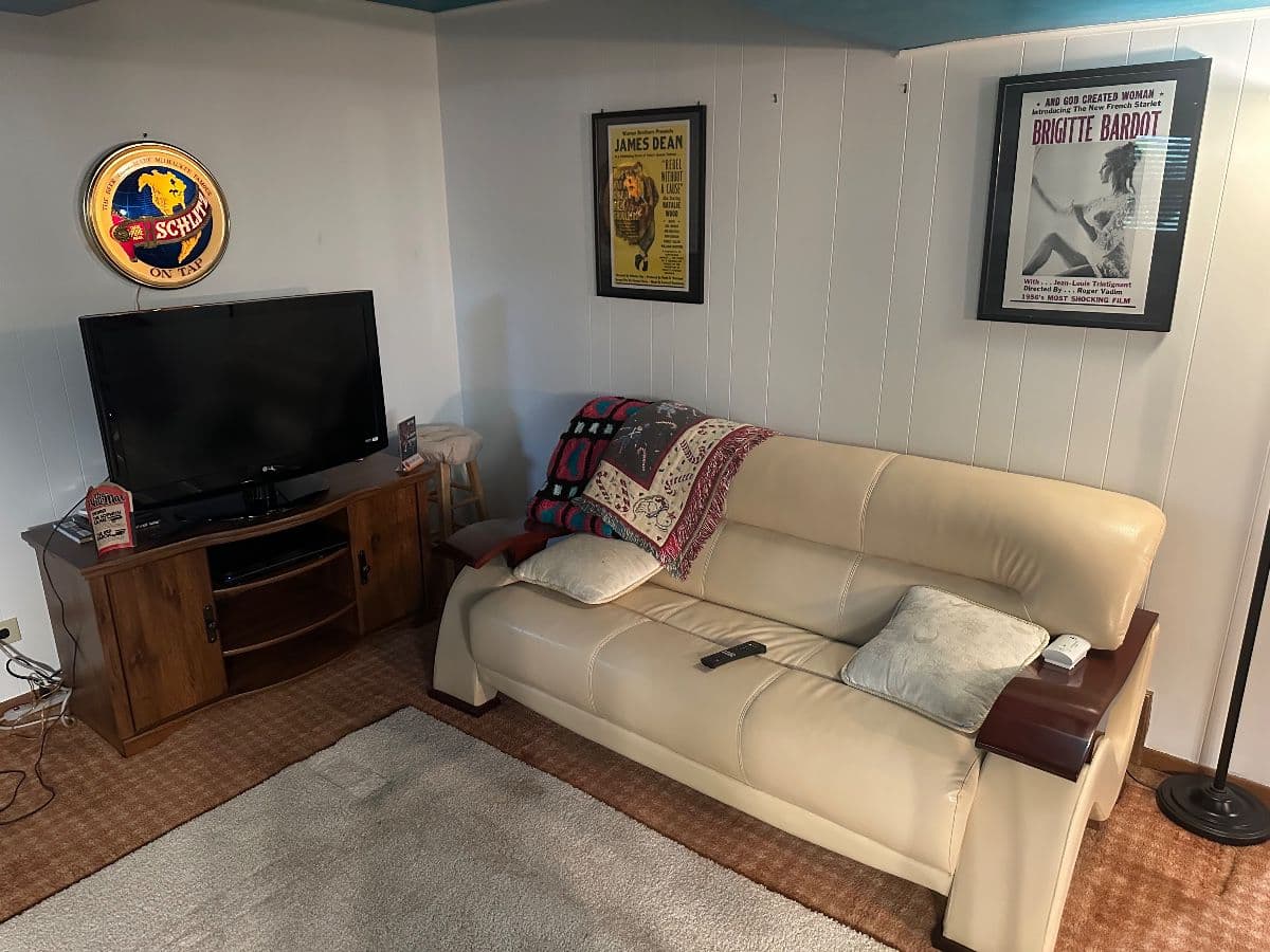 Merchant Traders-FULL HOUSE-Man Cave, Great Furniture, Advertising, Christmas, Disney. Darien photo 3