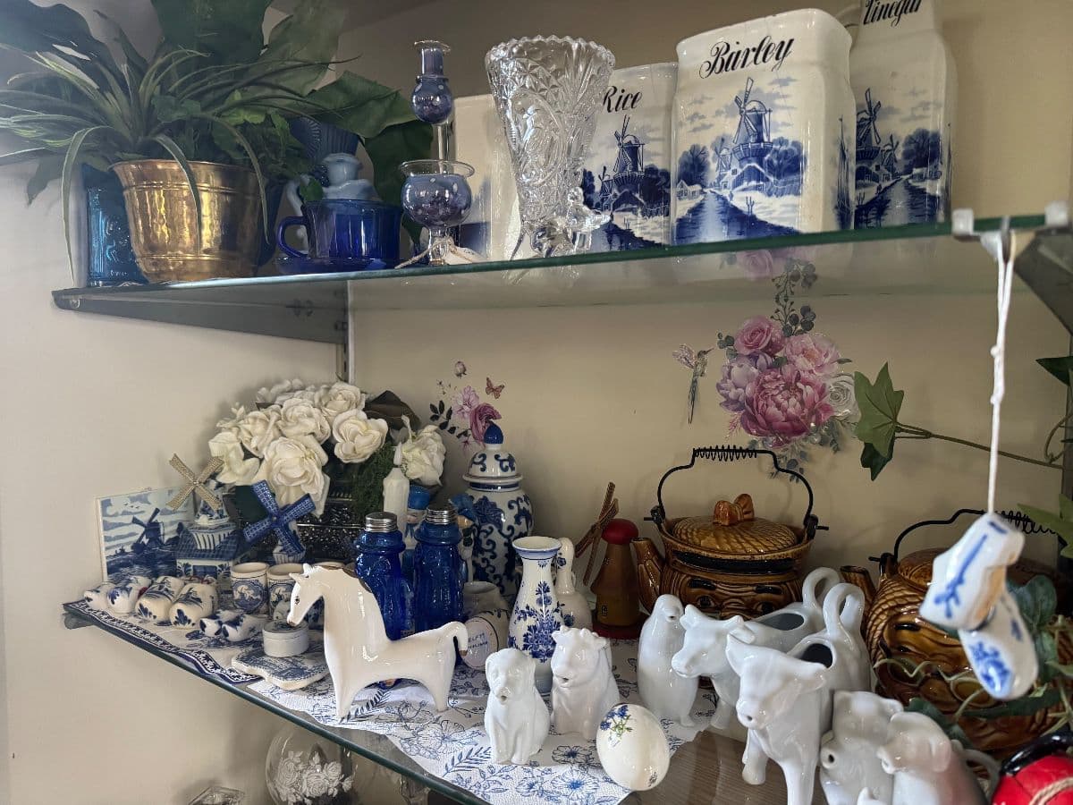 New Vintage Estate Store! Tons of great items! Records, Fishing, golf, Flo Blue, Garden, Delft, photo 9