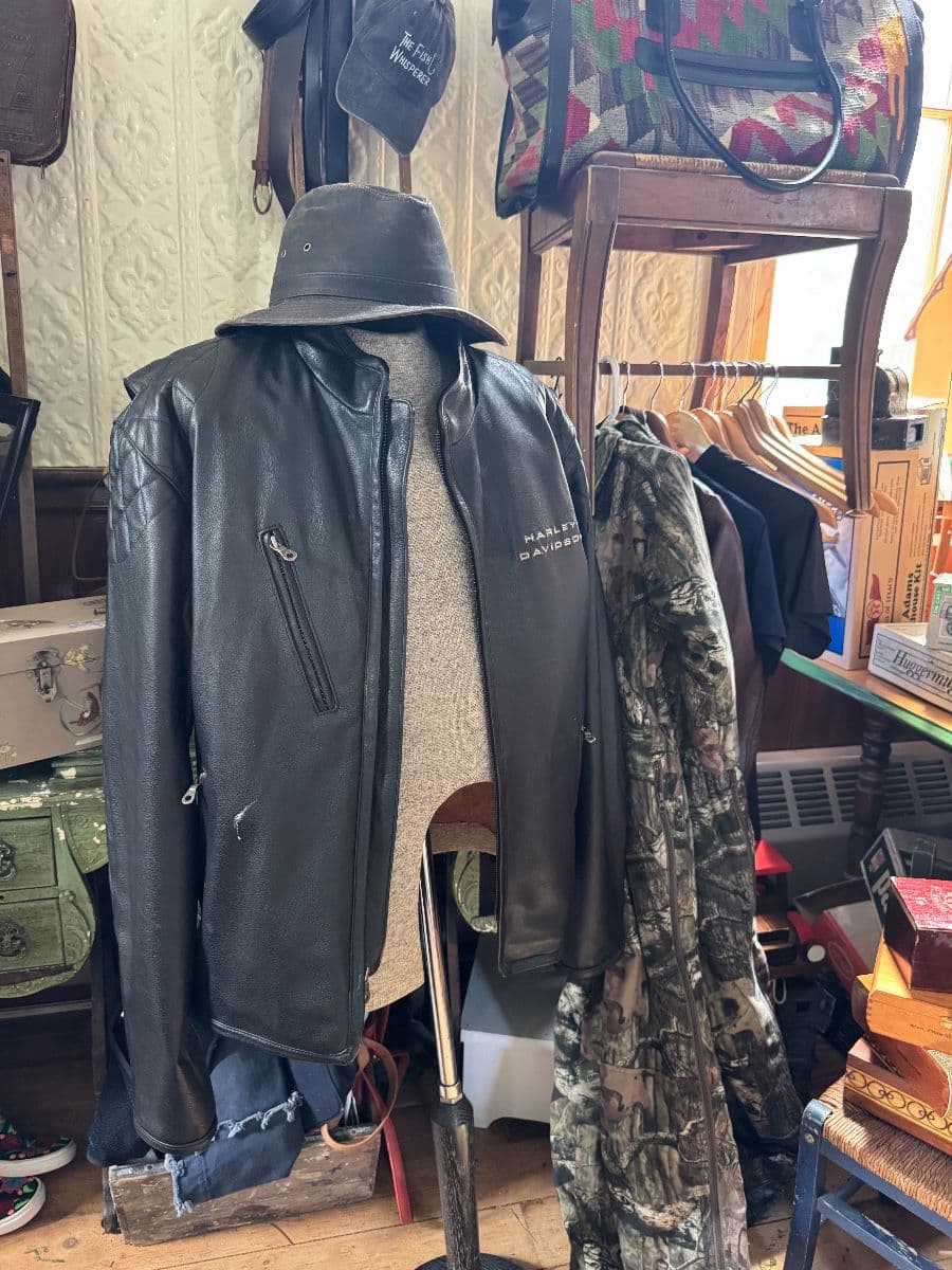 New Vintage Estate Store! Tons of great items! Records, Fishing, golf, Flo Blue, Garden, Delft, photo 5