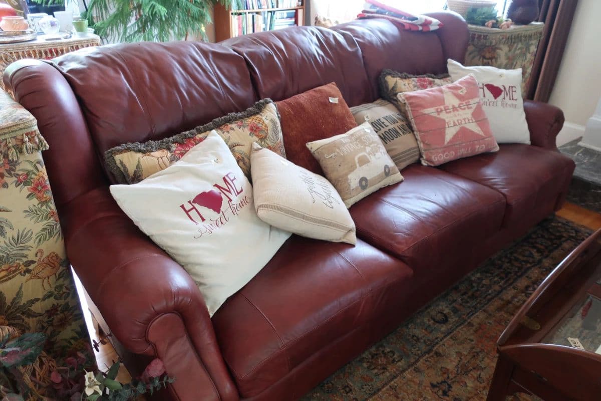 DIVINE FINDS ESTATE SALE IN FUREY PLANTATION photo 2