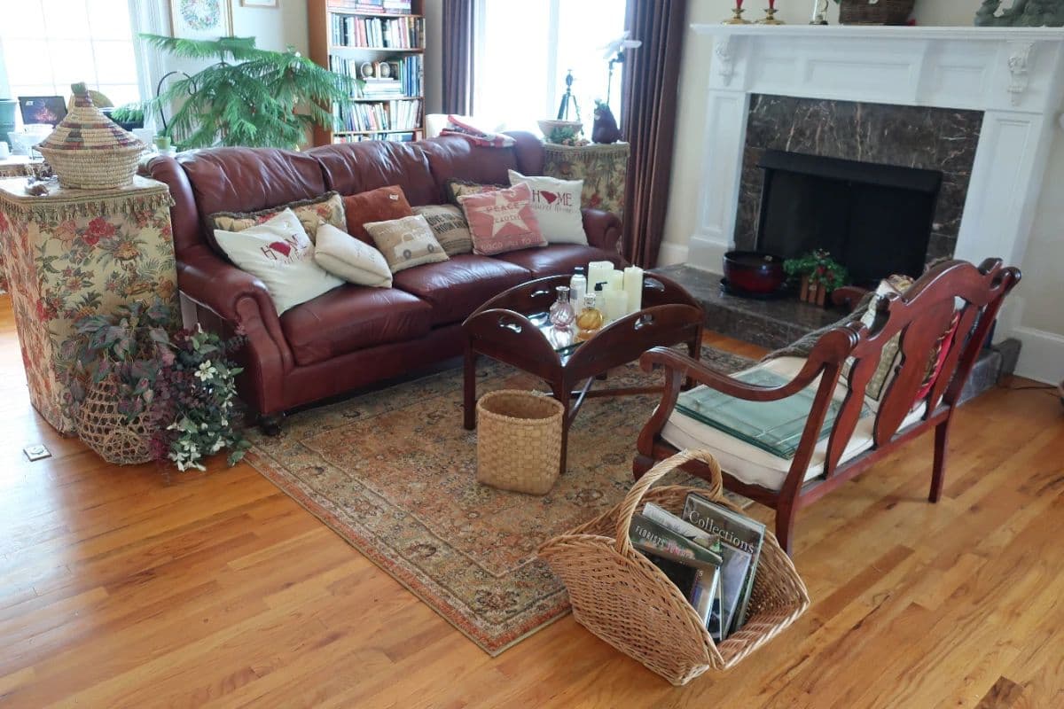 DIVINE FINDS ESTATE SALE IN FUREY PLANTATION photo 1