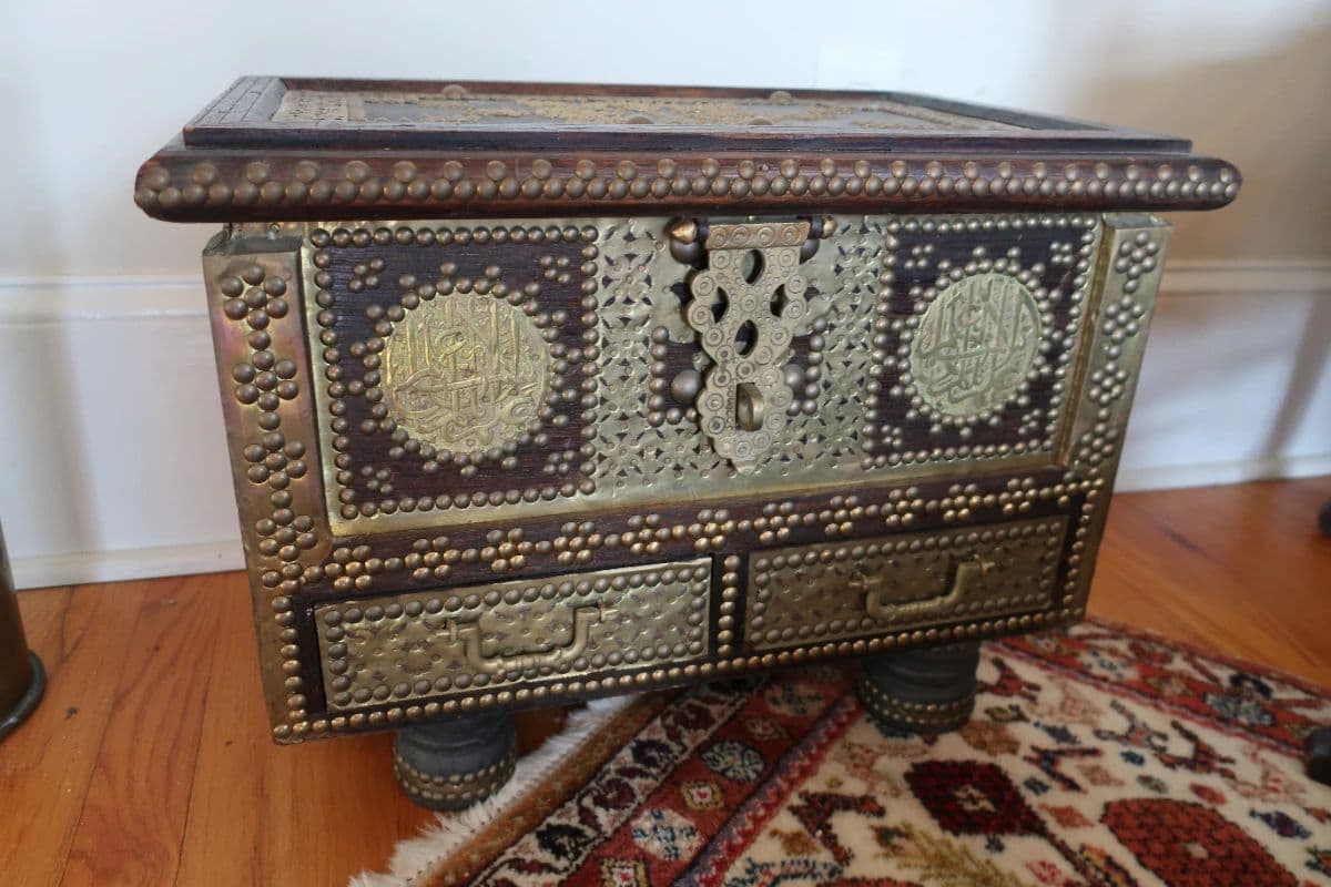 DIVINE FINDS ESTATE SALE IN FUREY PLANTATION photo 9