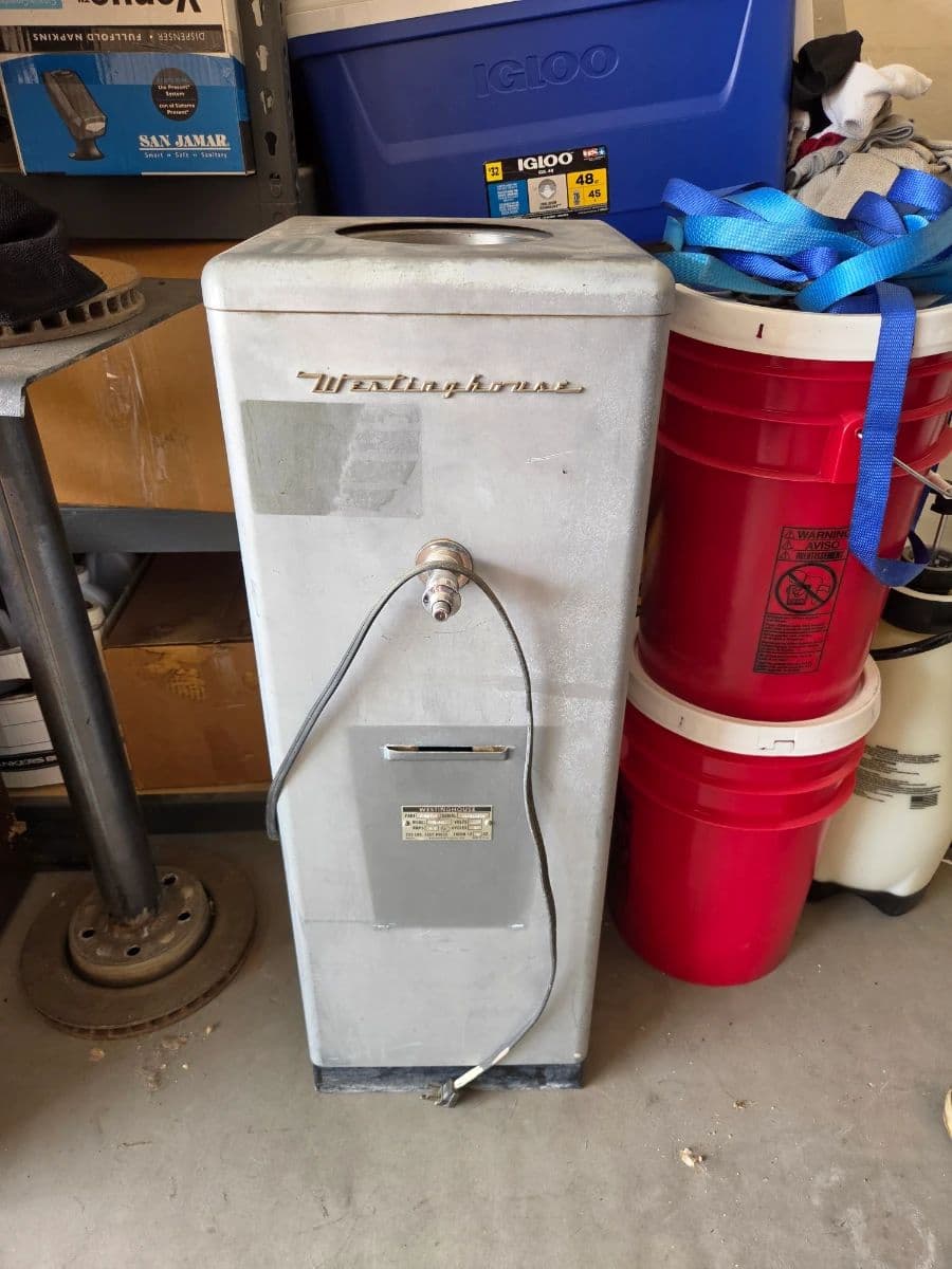 Bates Estate Sale Unique Furnishing photo 7